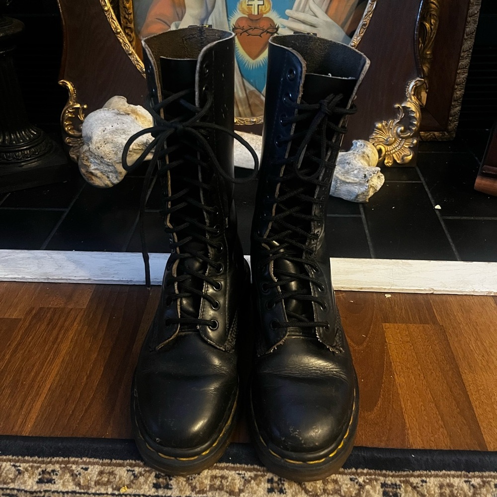 Dr Martens 1914 black mid calf 14 eye vintage england boots Size 6